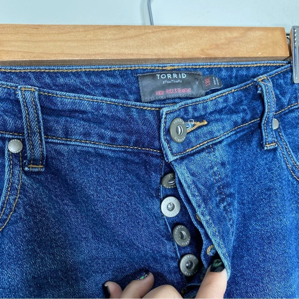 Torrid Medium Wash High Rise Button Fly Distressed Straight Jeans Plus Size 18 R - Picture 5 of 11